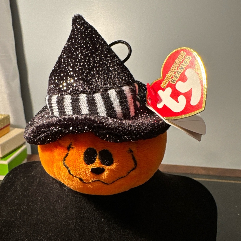 RARE & RETIRED TY BEANIE BABY HALLOWEENIE~TREATS THE HALLOWEEN PUMPKIN 3"~NEW
